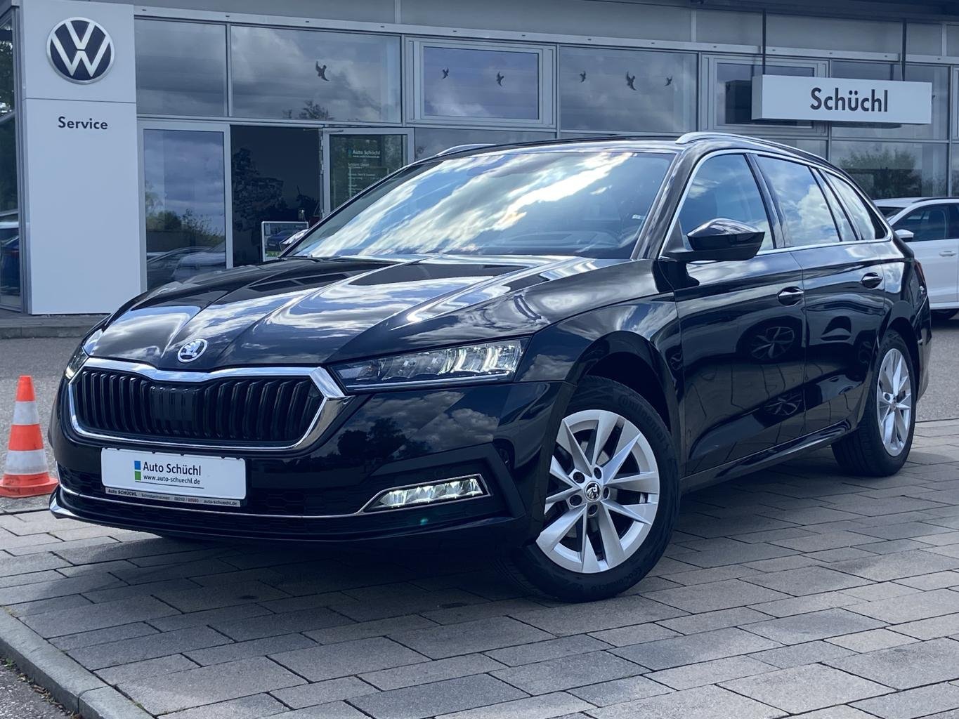 Skoda Octavia Combi 1.5 TSI e-TEC DSG Style AHK+HEAD-UP+SMART-LINK+VIRTUAL-COCKPIT+NAVI-COLUMBUS+KAMERA+LED+ACC+DAB+PDC+4xSHZ+KEYLESS+LANE-ASSIST