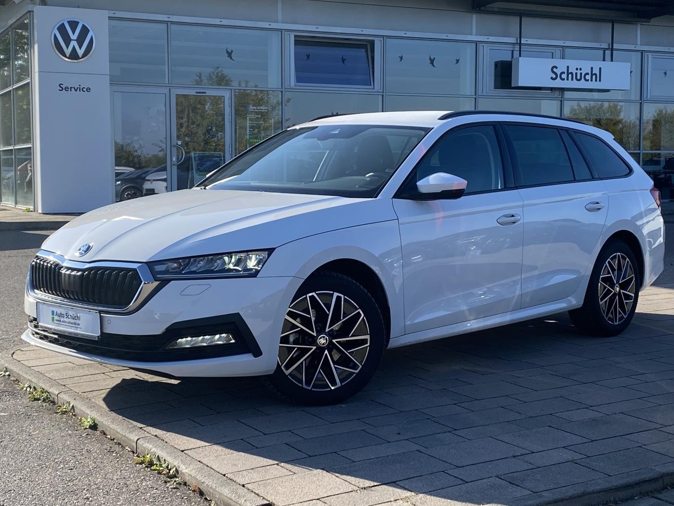 Skoda Octavia Combi 1.5 eTSI DSG Ambition SMART-LINK+VIRTUAL-COCKPIT+NAVI-COLUMBUS+KAMERA+LED+DAB+LANE-ASSIST+PDC+4xSHZ+GRA+KEYLESS+BLUETOOTH