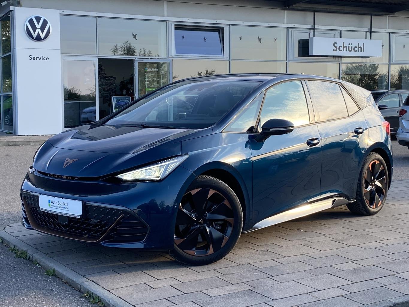 Cupra Born e-Boost 170 kW EL.SCHALENSITZE-VORNE+PILOT-L+SUPERSPORTLENKRAD+360-KAMERA+NAVI+LED+CCS+FULL-LINK+ACC+PARKASSIST+DAB+SHZ+KEYLESS+BLUETOOTH+LANE-ASSIST