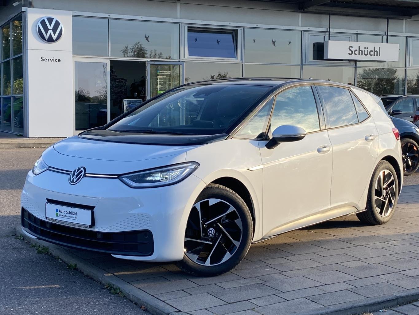 Volkswagen ID.3 Pro Performance WÄRMEPUMPE+SPORTPAKET+KOMPFORTPAKET+DESIGN-PAKET+INFOTAINMENTPAKET++APP-CONNECT+NAVI+IQ-MATRIX-LED+CCS+DAB+LANE-ASSIST+SPORTPAKET+SHZ+PDC+BLUETOOTH